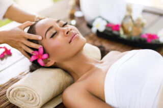 <strong>Holistic Facials For Healthy Skin</strong>