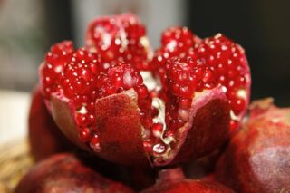 Mastering the Art of Enjoying Pomegranate: Tips and Tricks